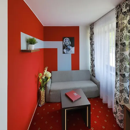 Zubr Hotel 3*