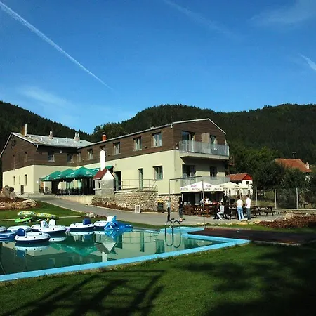 Zubr Hotel 3*